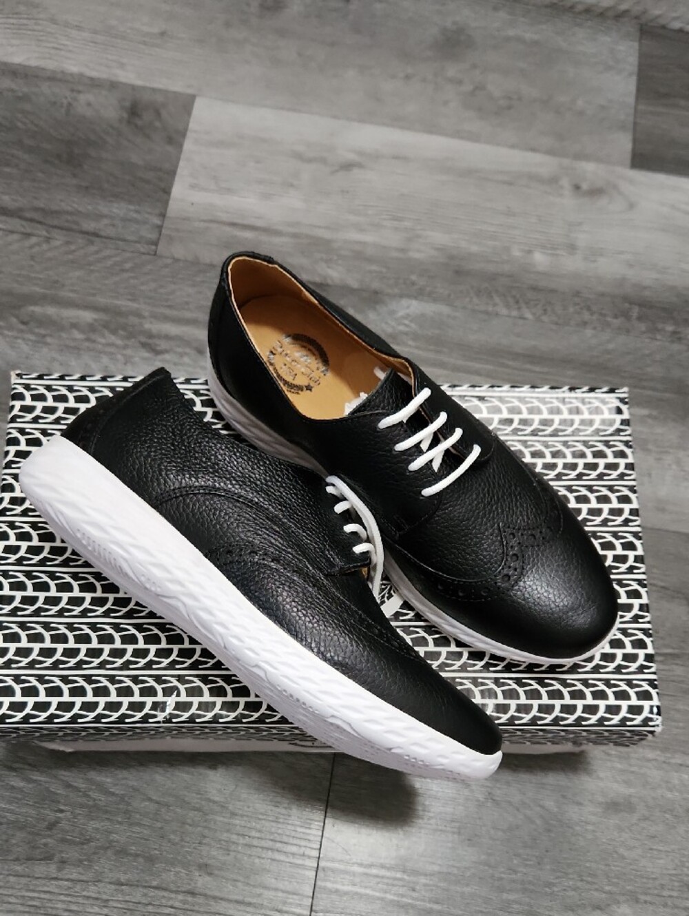 Driver Club USA Raleigh Wingtip Lace Up Sneakers Grainy Black Womens Size 7.5 - Picture 5 of 13